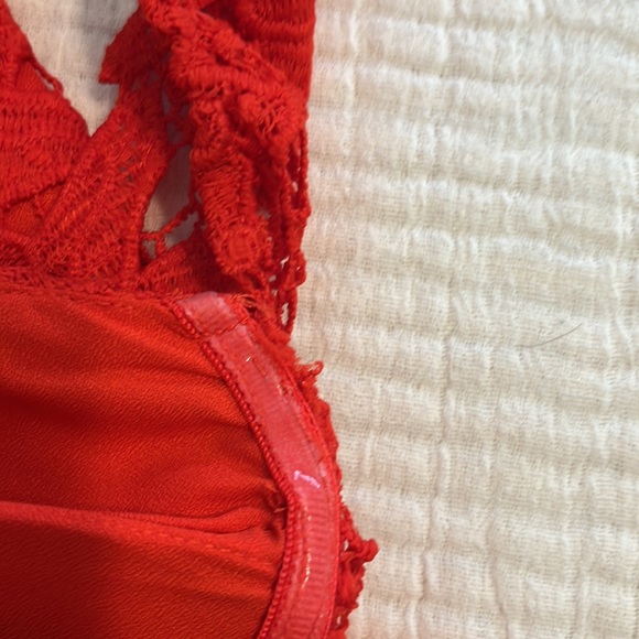 Gorgeous ASTR The Label off the shoulder red dress - Picture 5 of 8